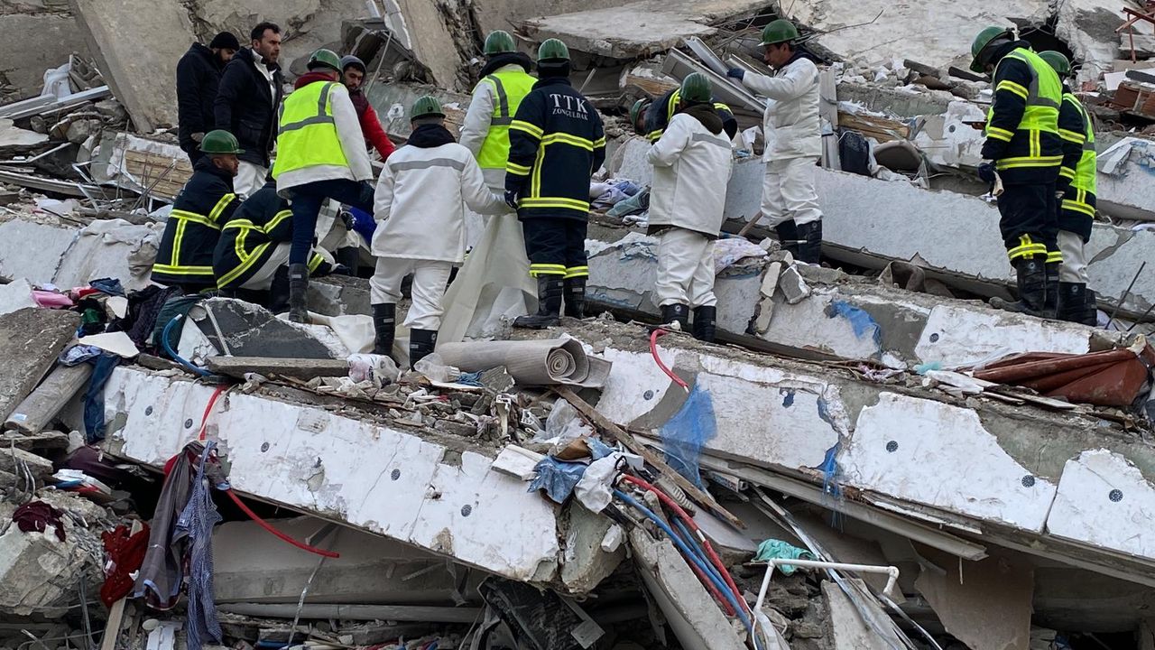 GMİS yönetimi, 3500 işçisiyle deprem bölgesinde...