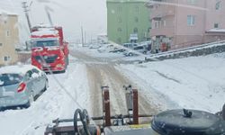 24 iş makinesiyle karla mücadele...