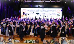 İlahiyat mezunları kep attı