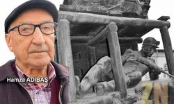 O kazmacı, 39 yıl sonra heykeliyle poz verdi