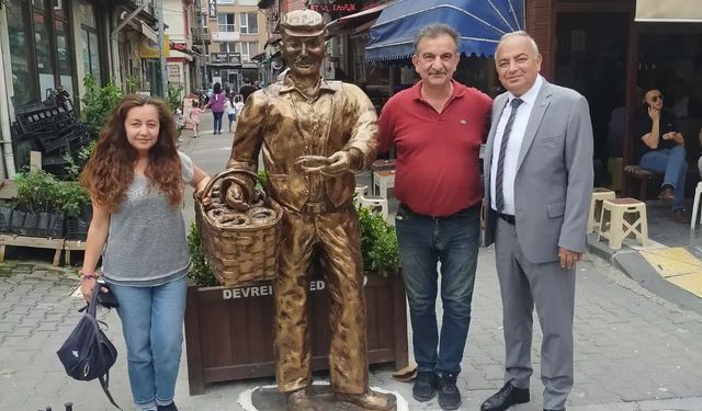 Simidiyle ünlü Devrek'e Simitçi Heykeli...