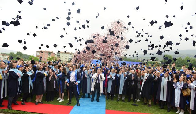 Devrek kampüsünde mezuniyet coşkusu