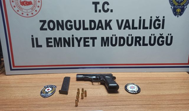 Polis 2 kişiyi yakaladı