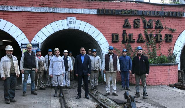 Maden işçisi Atatürk'ü saygıyla andı