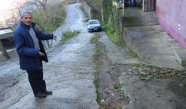 Köstebek yuvasına dönen yolumuz yapılsın!