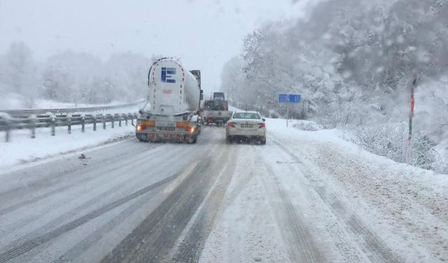 Zonguldak-Ereğli karayolu, beyaza büründü