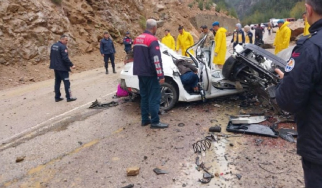 Heyelanda kopan kaya, 4 öğretmeni hayattan kopardı