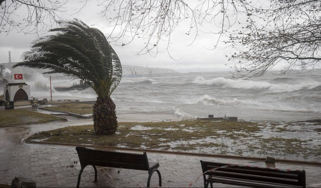 Zonguldak'ta kuvvetli fırtına uyarısı...