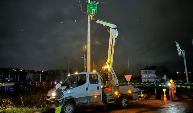 BEDAŞ fırtınada kesintisiz elektrik için sahada