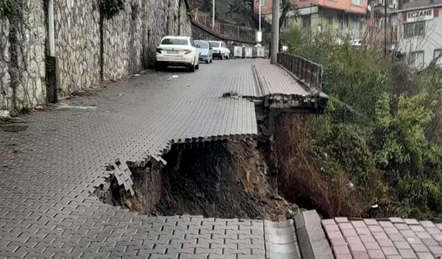 Hastane yolunda korkunç heyelan...