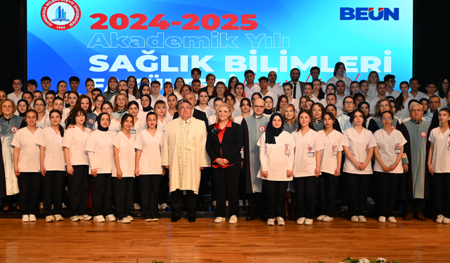 Geleceğin hemşireleri üniformalarını giydi