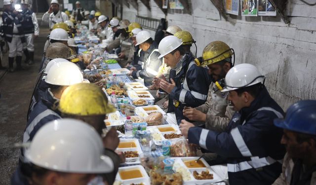 Bayraktar, madencilerle iftarda buluştu