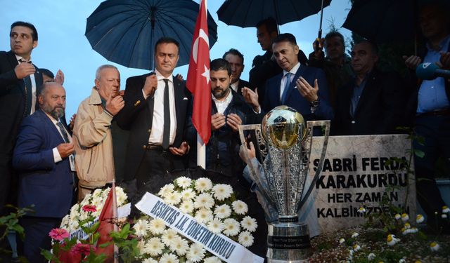 Beşiktaş, şampiyonluk kupasını 'Vefa Müdür'e getirdi