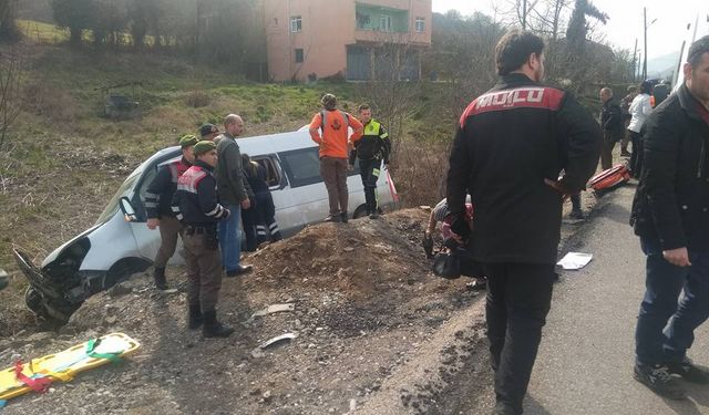 Bakacakkadı'da midibüs kaza yaptı: 10 yaralı!..