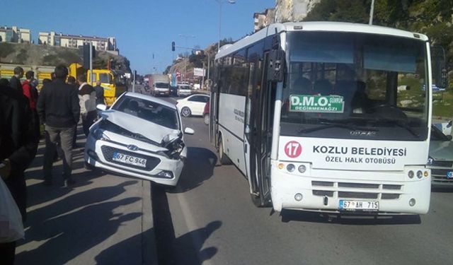 Kırmızı ışığı fark edemeyince otobüse çarptı!..