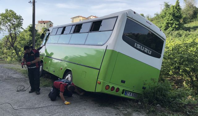 Halk otobüsü kanala düştü!..