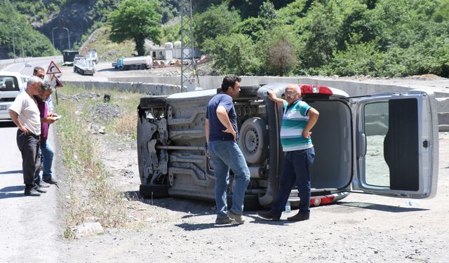 Kaza yaptığı aracının başından onu kimse alamadı!..