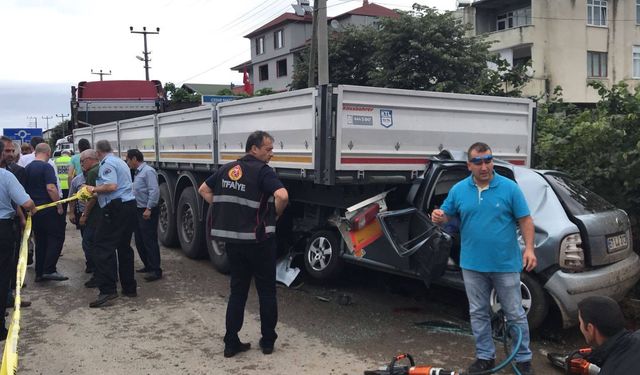 Ereğli'ye gelirken TIR'a arkadan çarptı: 2 ölü, 2 yaralı!..