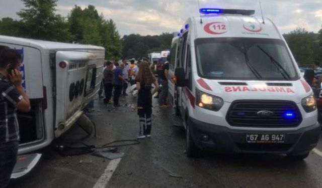 Devrek yolunda midibüs takla attı: 10 yaralı!..