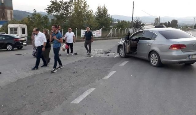 Otomobil ile motosiklet çarpıştı: 2 yaralı!..