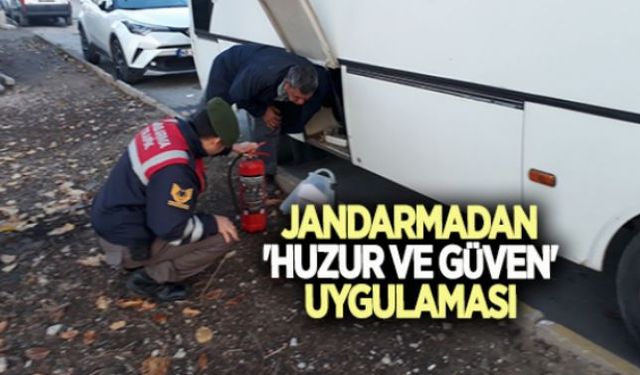 Zonguldak İl Jandarma Komutanlığı tarafından, Zonguldakın Çaycuma İlçesi Perşembe ve Nebioğlu Beldelerinde 20:00-24:00 saatleri arasında 'Bölgesel Güven ve Huzur Uygulaması' gerçekleştirdi