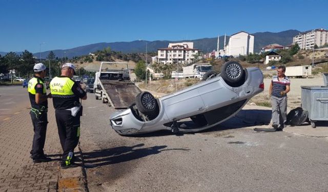 Takla attığı otomobili bırakıp kaçtı!..