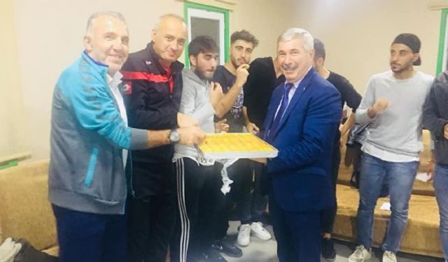 Başkan Yılmaz'dan futbolculara tatlı dopingi...