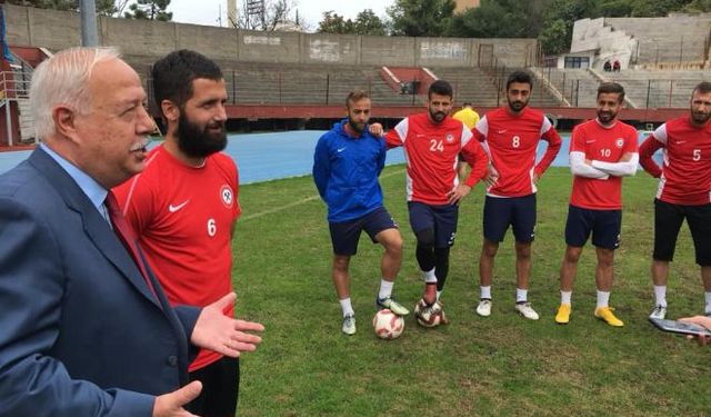 Başkan Akdemir'den futbolculara moral ziyareti...