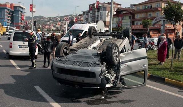 Işık ihlali yapan sürücü kaza yaptı: 2 yaralı!..