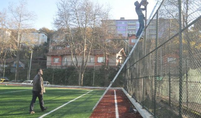 Fener sentetik sahası ışıklandırıldı...