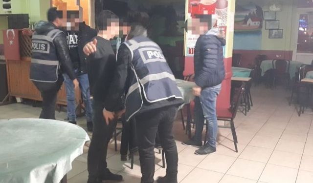 Polis, kumar oynanan kahvehanelere baskın yaptı!..