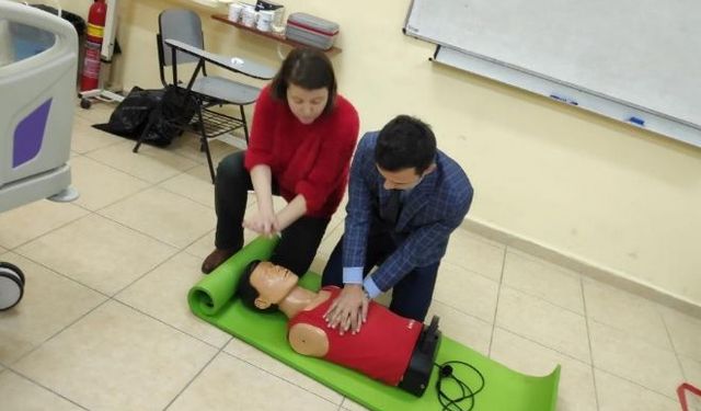 Vergi Dairesi çalışanlarına ilk yardım eğitimi verildi... 