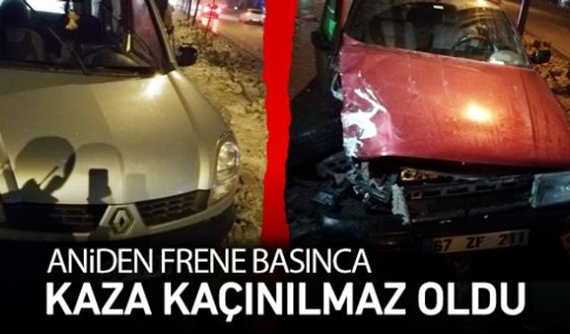 Sürücüsünün aniden frene bastığı otomobil ile arkadan gelen aracın çarpışması sonucu meydana gelen kazada 3 kişi yaralandı