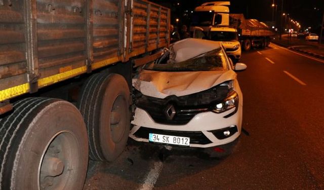 Otomobil TIR'ın altına girdi: 1 yaralı!..