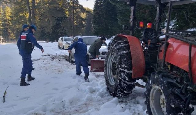 Pikniğe gittikleri yaylada mahsur kalan 3 kişi kurtarıldı...