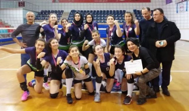 Çaycuma kadın Voleybol takımı yarı finale çıktı...