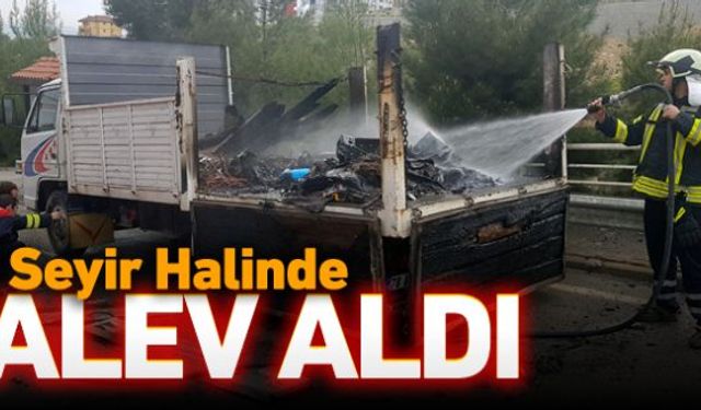 Seyir halindeki bir kamyonetin kasası bir anda alev aldı