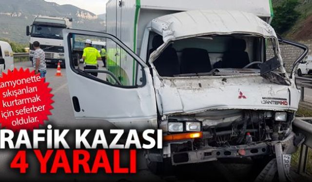 Kamyonetin kamyona çarpması sonucu meydana gelen kazada 4 kişi yaralandı