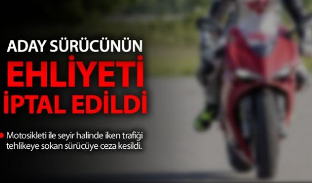 Motosikleti ile seyir halinde iken trafiği tehlikeye sokan sürücüye ceza kesildi