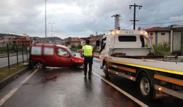 Kamyonete çarpıp kaçtı!.. Polis, kaçan aracı arıyor!..