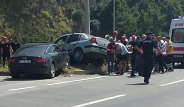 İki araç böyle çarpıştı: 3 yaralı!..