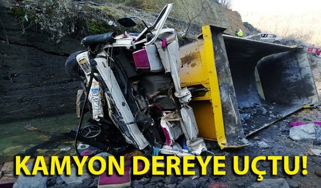 Zonguldak-Ankara Karayolunda kamyonla otomobilin çarpıştığı kazada kamyon dereye uçtu