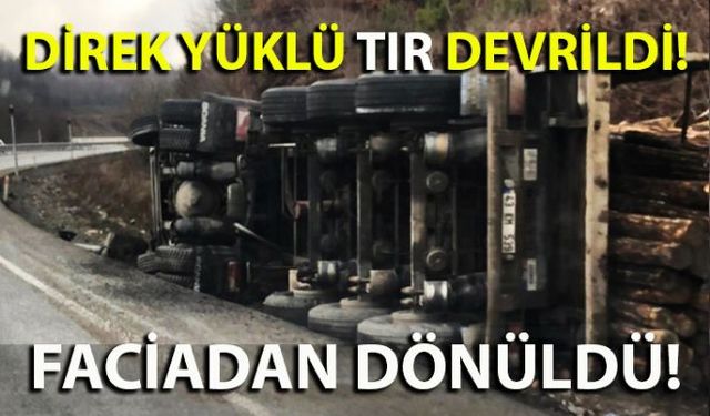 Zonguldak-Ereğli yolunda sürücüsünün kontrolünden çıkan direk yüklü TIR devrildi