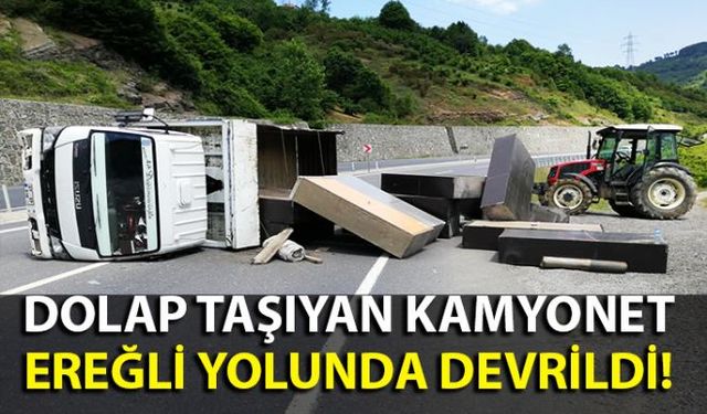 Zonguldak'tan Ereğli ilçesine dolap taşıyan bir kamyonet kontrolden çıkarak devrildi