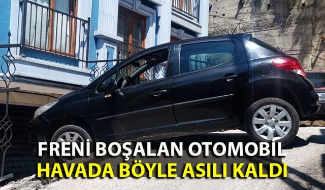 Zonguldakta freni boşalan otomobil demir korkuluklarda asılı kaldı