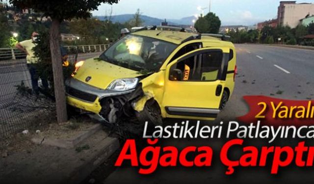 Ağaca çarpan taksideki iki kişi yaralandı