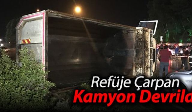 Kaygan yolda duramayan kamyon karşı şeride uçarak devrildi!