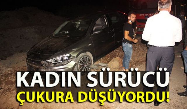 Zonguldak'ın Alaplı ilçesinde kadın sürücü, uyarı levhasını görmeyince kum yığınına çıkarak çukura düşmekten son anda kurtuldu