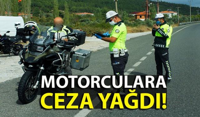 Zonguldak İl Emniyet Müdürlüğüne bağlı Trafik ekipleri tarafından şehrin belirli noktalarında yapılan uygulamalarda kask ve ehliyeti bulunmayan sürücülere cezai işlem uygulanırken, muayenesi olmayan motosikletlerde bağlandı