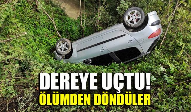 Zonguldak-Devrek karayolunda yağmurlu havanın da etkisiyle mıcırda kayan otomobilin sürücüsü direksiyon hakimiyetini kaybederek dereye uçtu